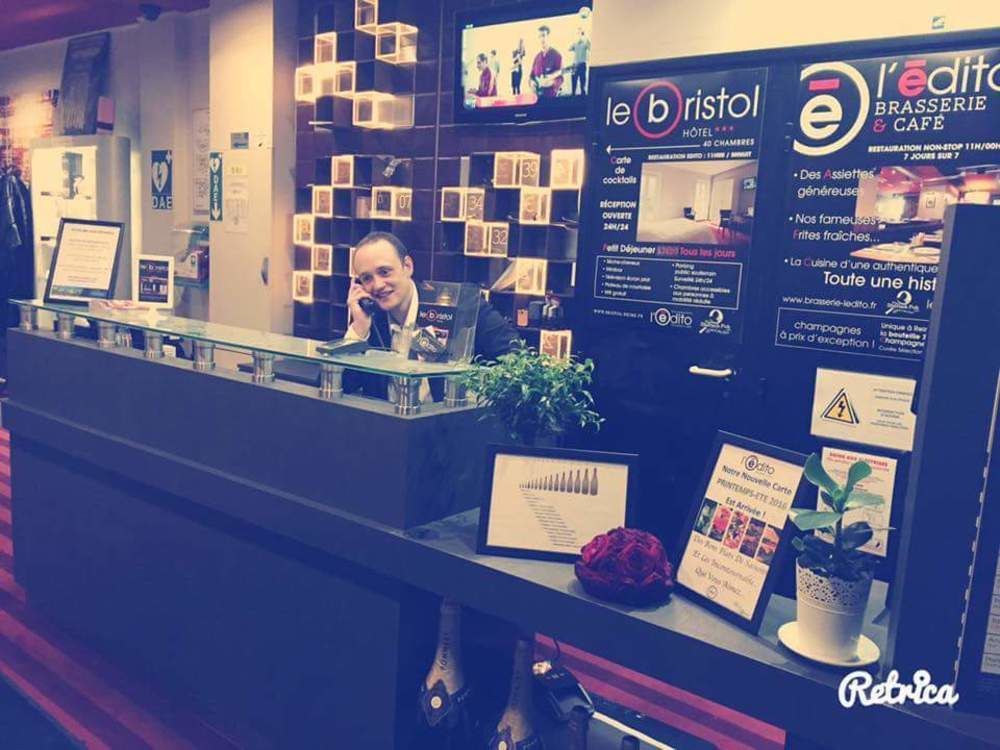 Hotel Bristol Reims Bagian luar foto