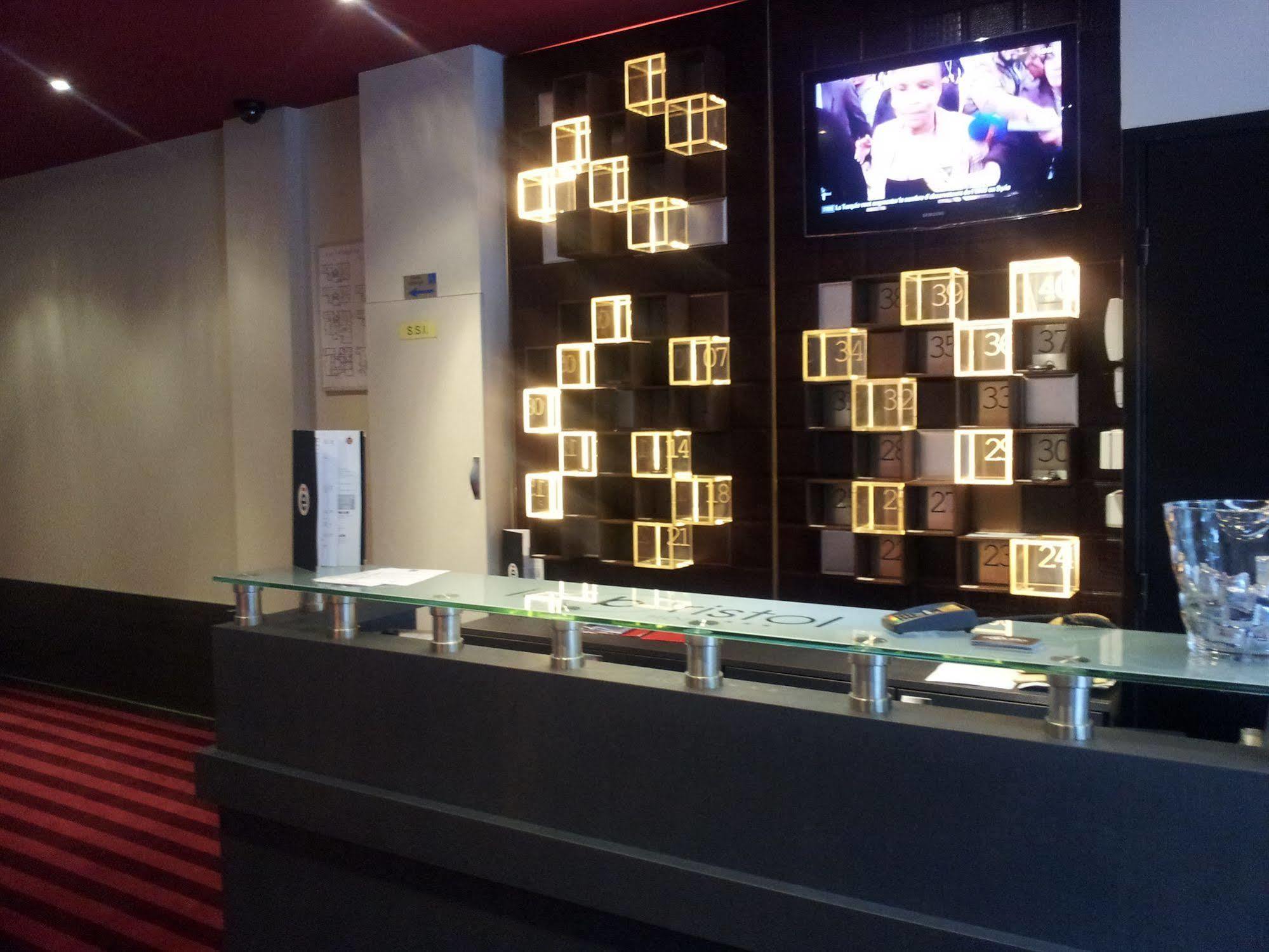 Hotel Bristol Reims Bagian luar foto