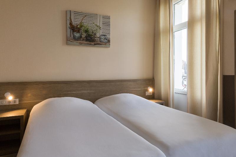 Hotel Bristol Reims Bagian luar foto
